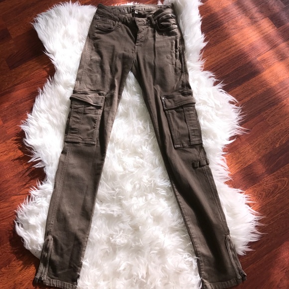Alice + Olivia Pants - Size 4 Alice & Olivia Cargo Pants