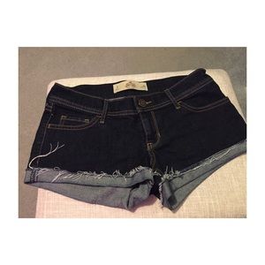 Like new Hollister size 1 low rise shorts