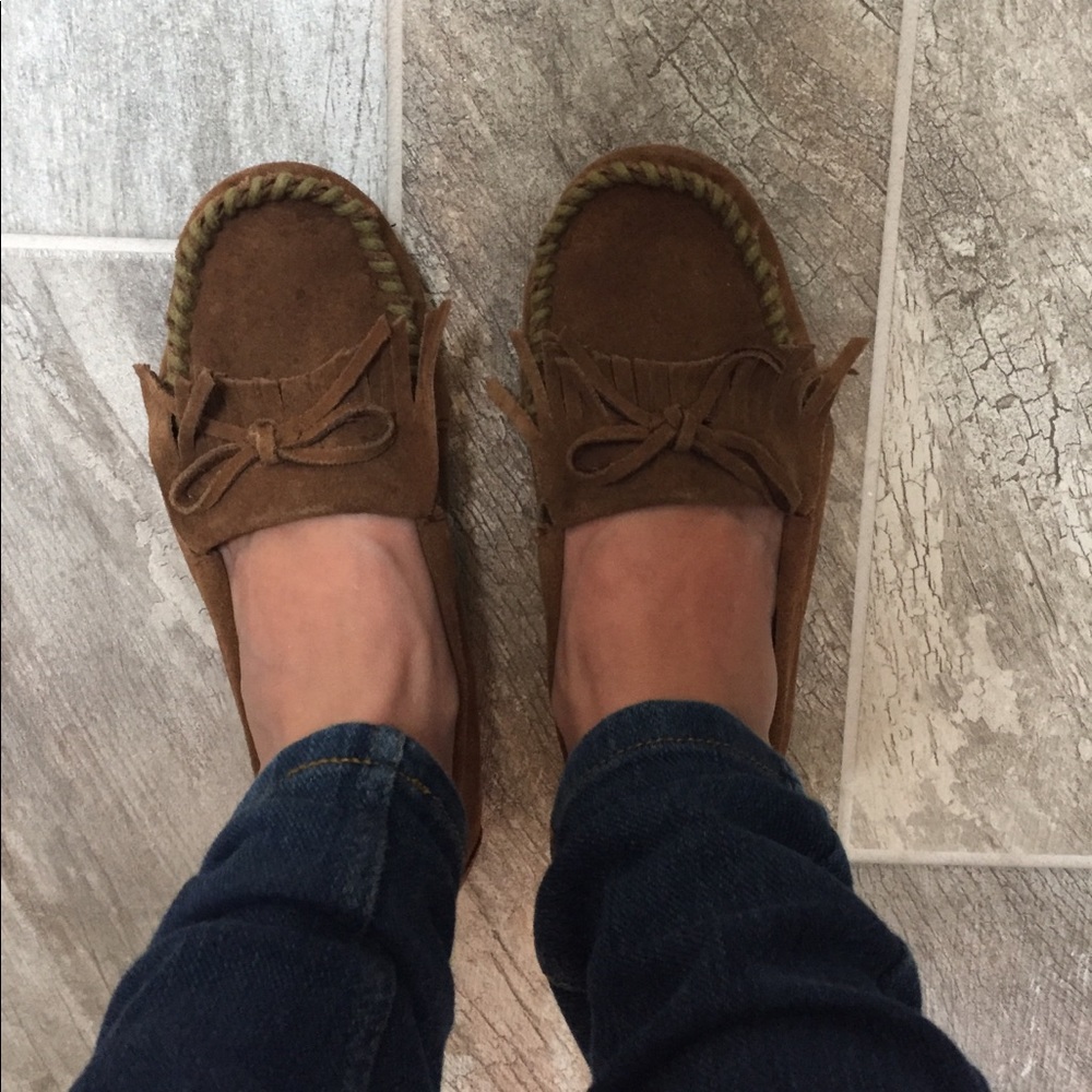 Minnetonka moccasins with bow and fringe