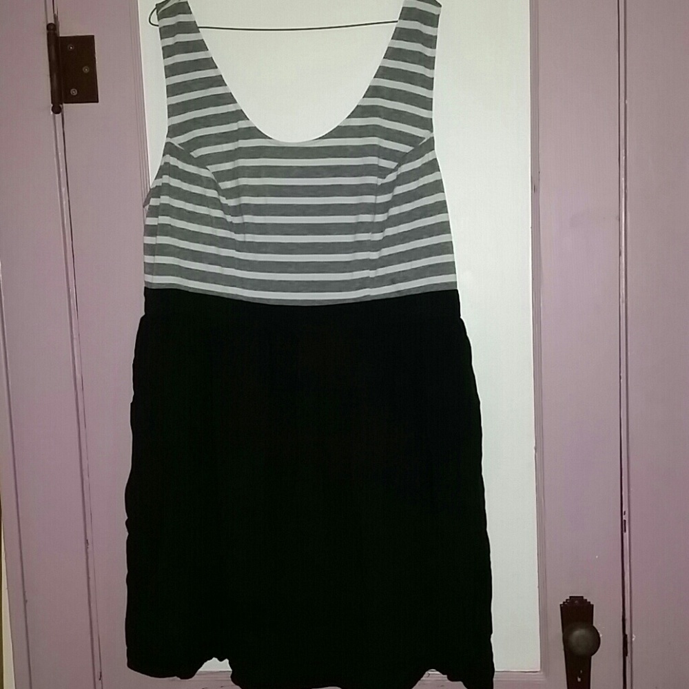 NEW. Pocket dress