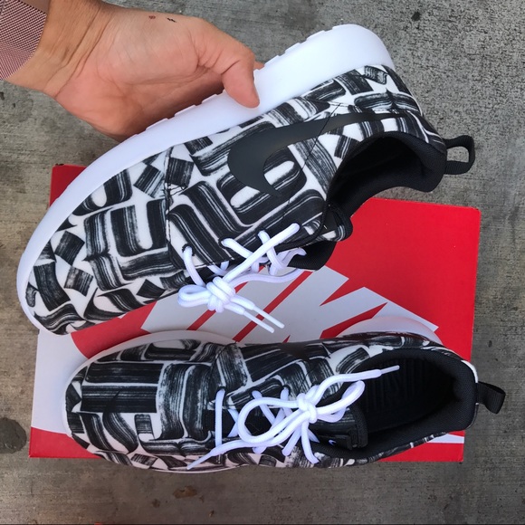 NIKE WOMENS AUTHENTIC ROSHES SZ 9.5 new - Picture 4 of 5