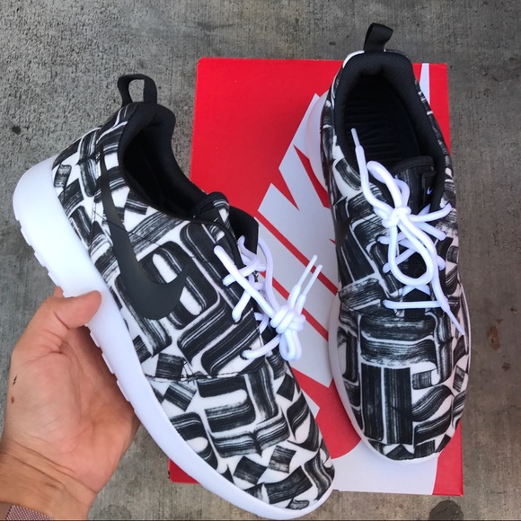 NIKE WOMENS AUTHENTIC ROSHES SZ 9.5 new - Picture 5 of 5