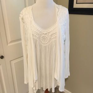 Gorgeous 2-piece lace tank and cardigan