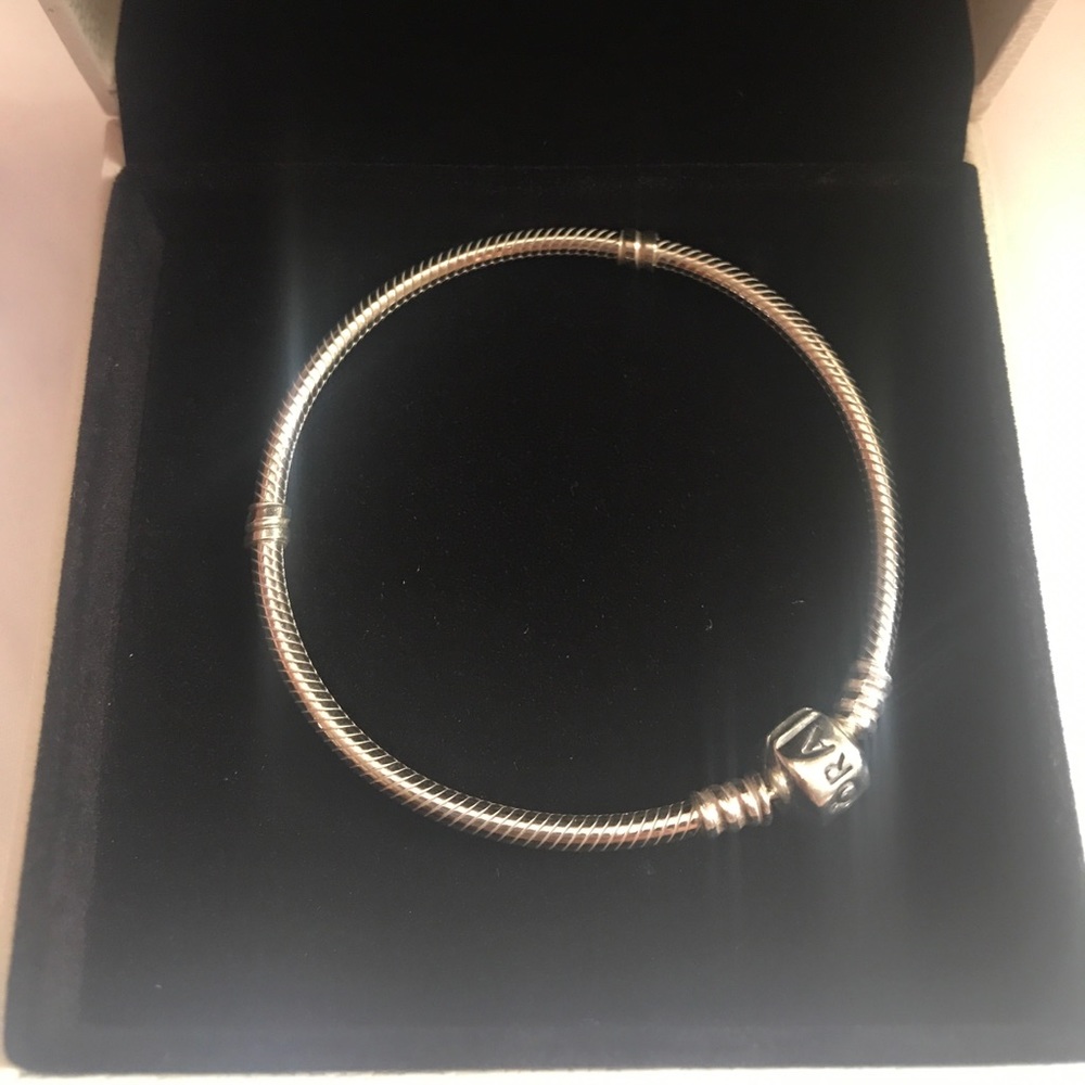 Unworn pandora bracelet !