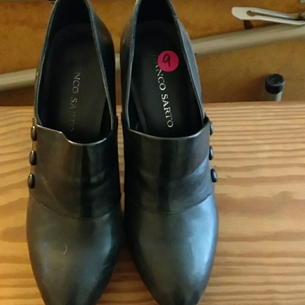 Black Franco Sarto  size 9 boot pumps