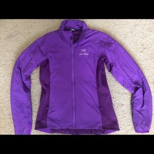 Arcteryx women's Atom Lt puffy jacket
