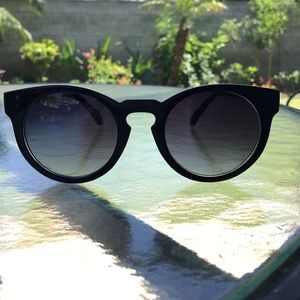 KW Inspired Sunglasses Arrows 😎 Tres Chic