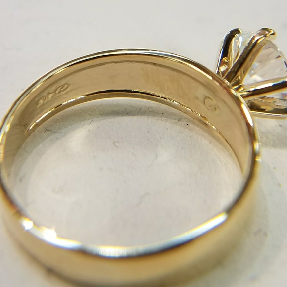 1.5ct Solitaire Yellow Gold Engagement Ring - Picture 7 of 8