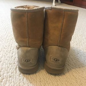 classic short uggs size 9 classic short uggs size 9