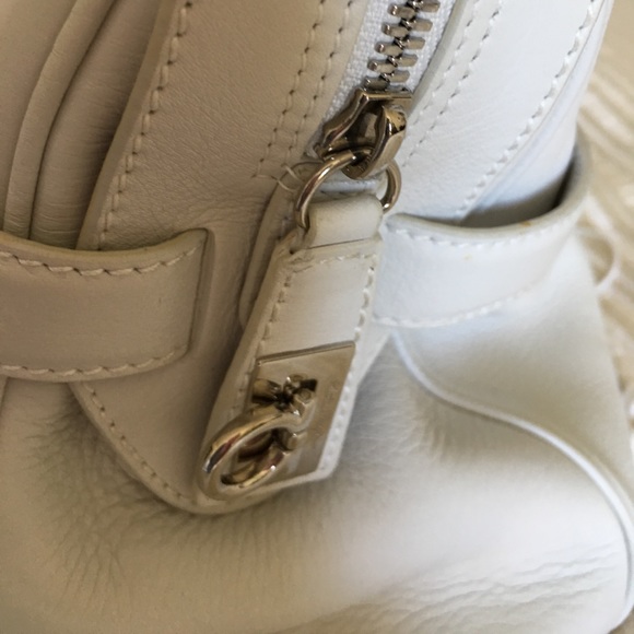 Ferragamo white leather bag - Picture 3 of 13