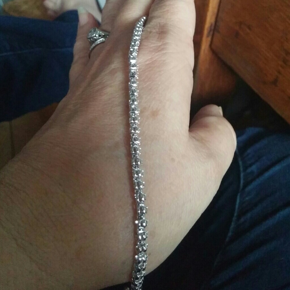 Diamond tennis bracelet