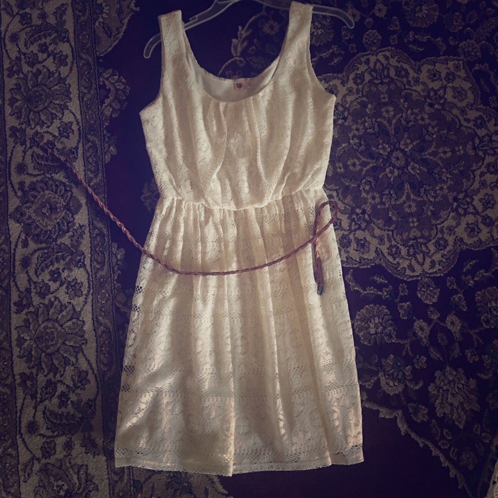 Lace white dress w/ little belt