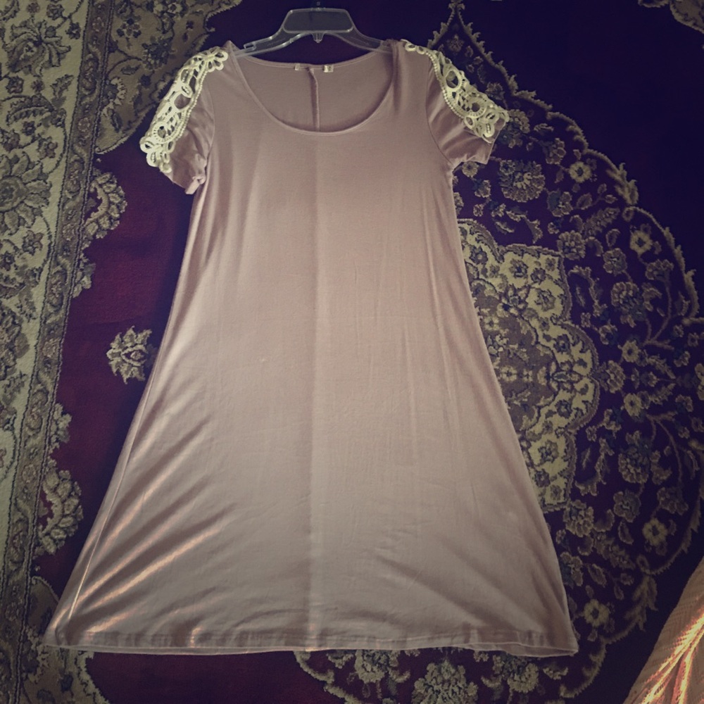 Mauve dress with lace on shoulders