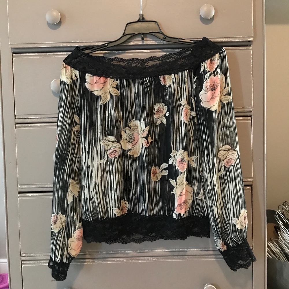Gorgeous Blouse with Lace Detail