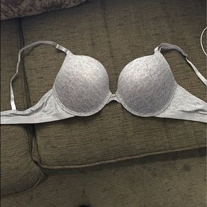 Jessica Simpson bra
