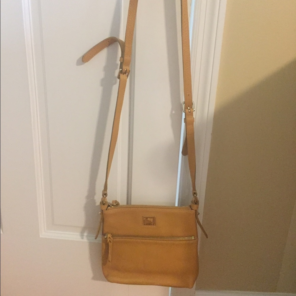 Dooney Bourke tan crossover bag