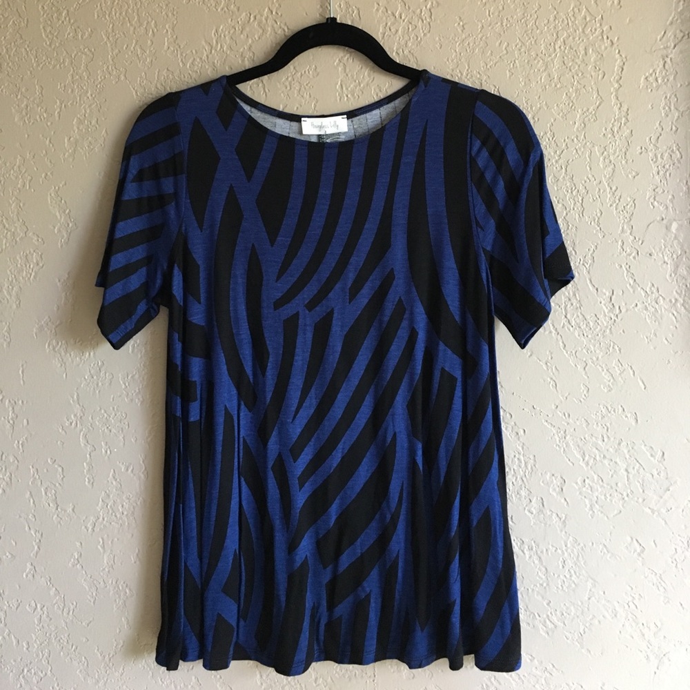 ❤️ SALE ❤️ Blue and Black Patterned Top