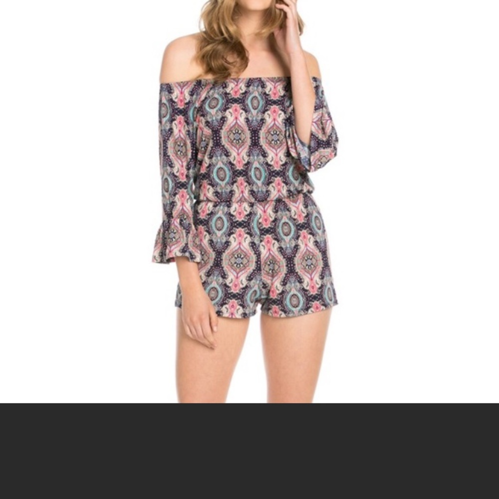 ⭐️Sale⭐️Off Shoulder Romper