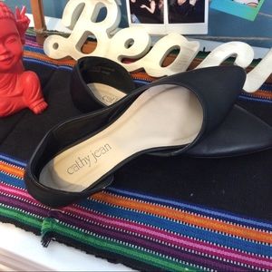 💅🏽Cathy Jean Faux Leather Cut-Out Flats 💅🏽