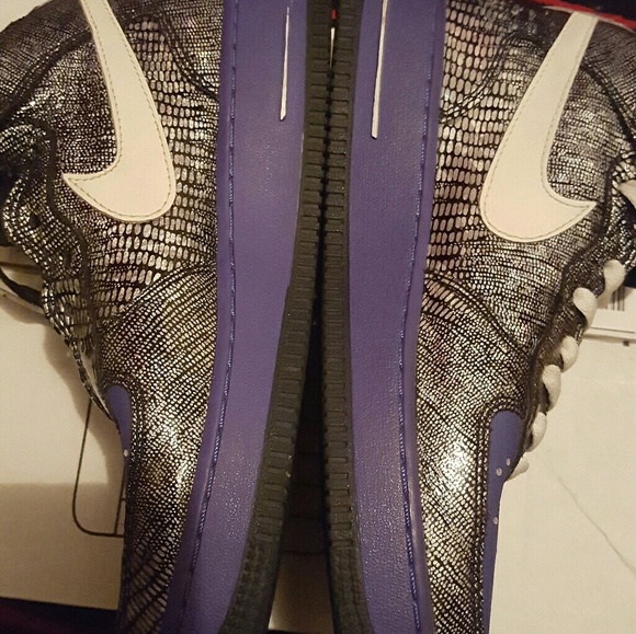 Air Force 1 - Picture 1 of 4