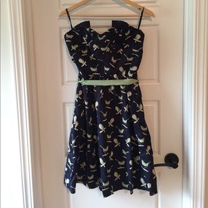 Strapless dress with waist tie