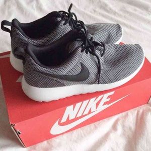Gray/Black Nike Roshes