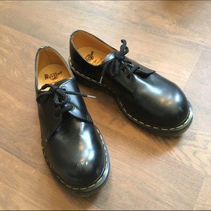 CLOSING IN 1 DAY💡 Dr martens shoes in black