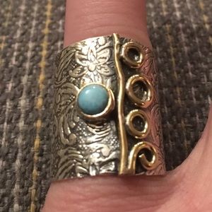 Stunning two-tone Larimar stone ring
