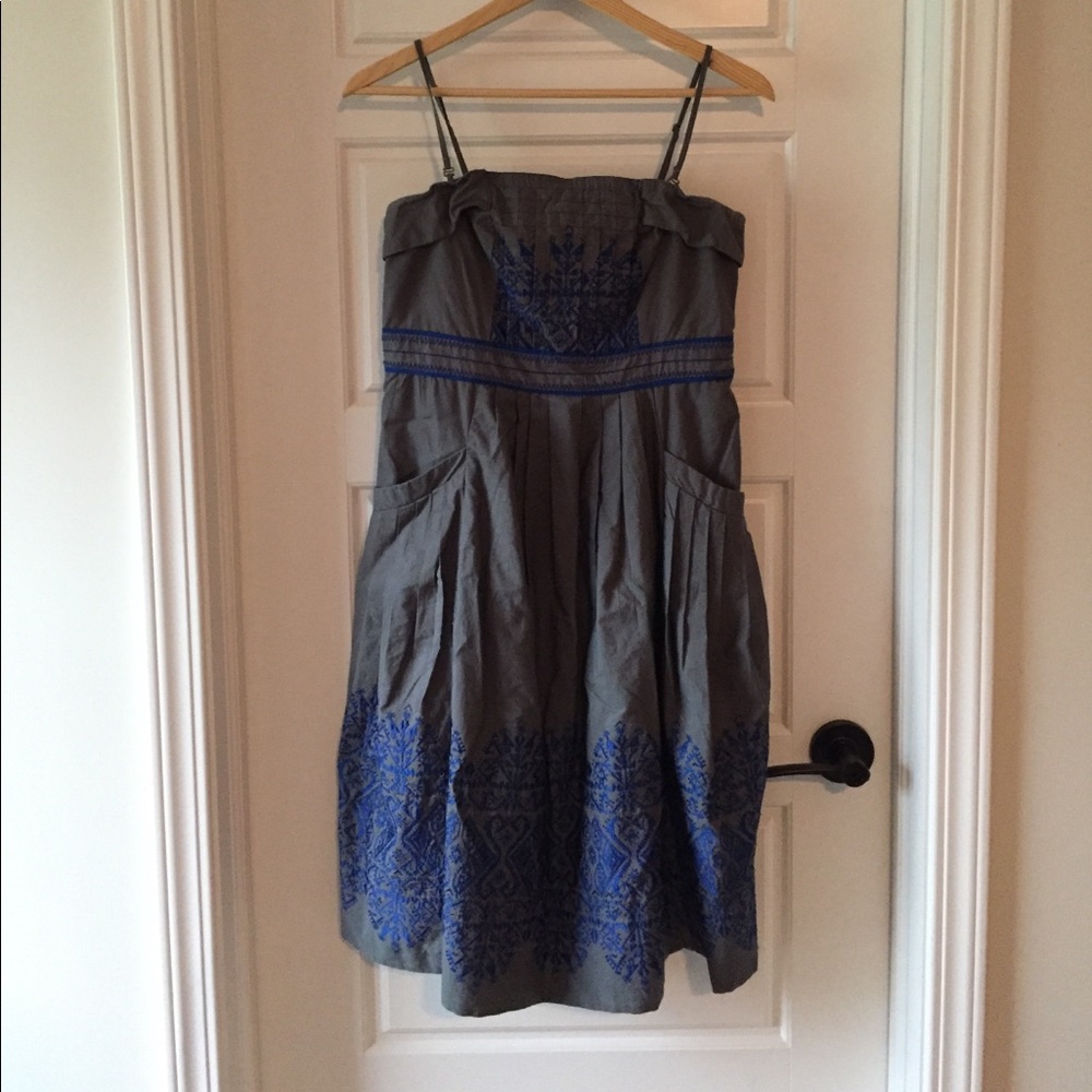 Summer dress with removable straps. Plus pockets!