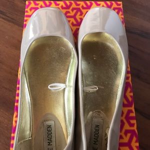 Steve Madden nude flats