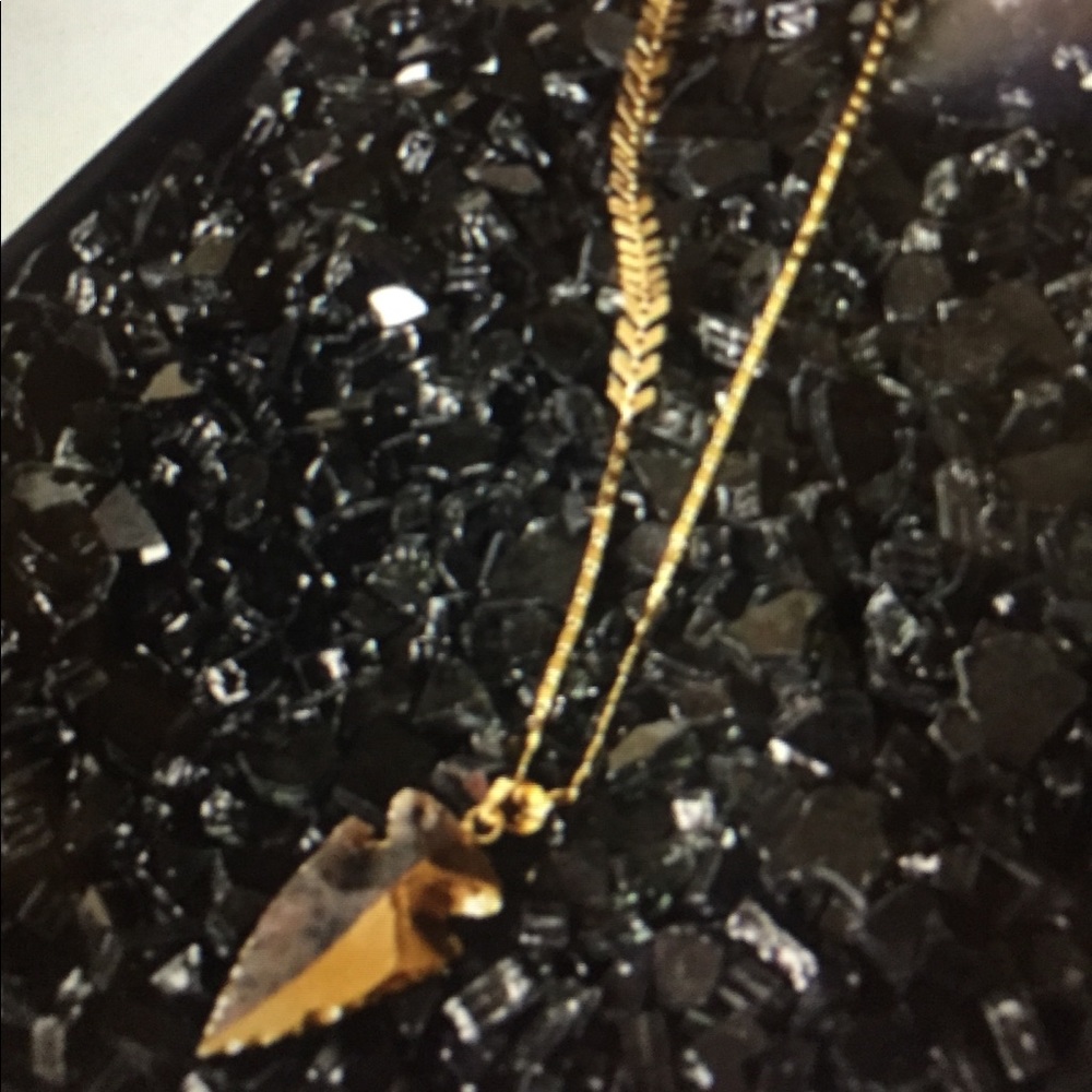 Gold agate arrow necklaces
