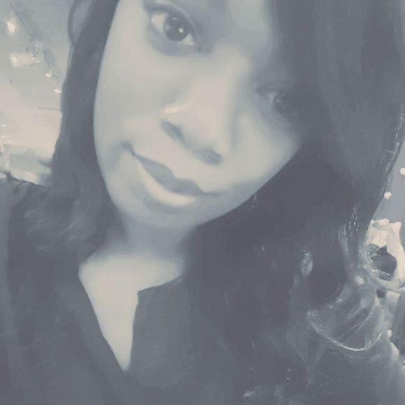 Meet your Posher, Dionne - Picture 1 of 1