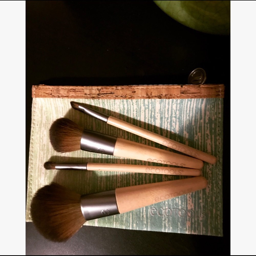 Travel brush set