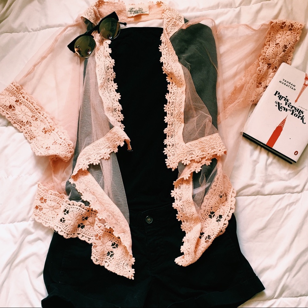 ✨ Elegant Lace Shawl ✨