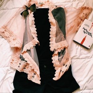 ✨ Elegant Lace Shawl ✨