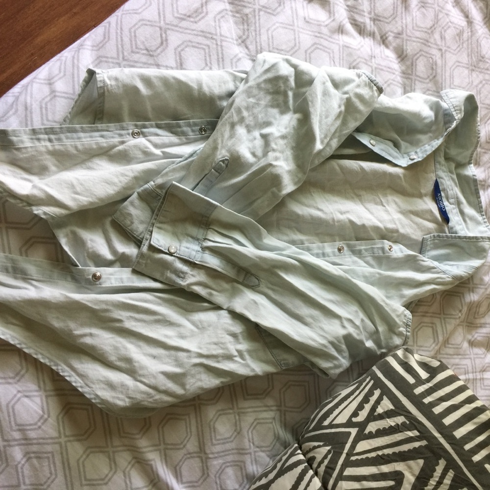 NWOT Cold shoulder shirt chambray