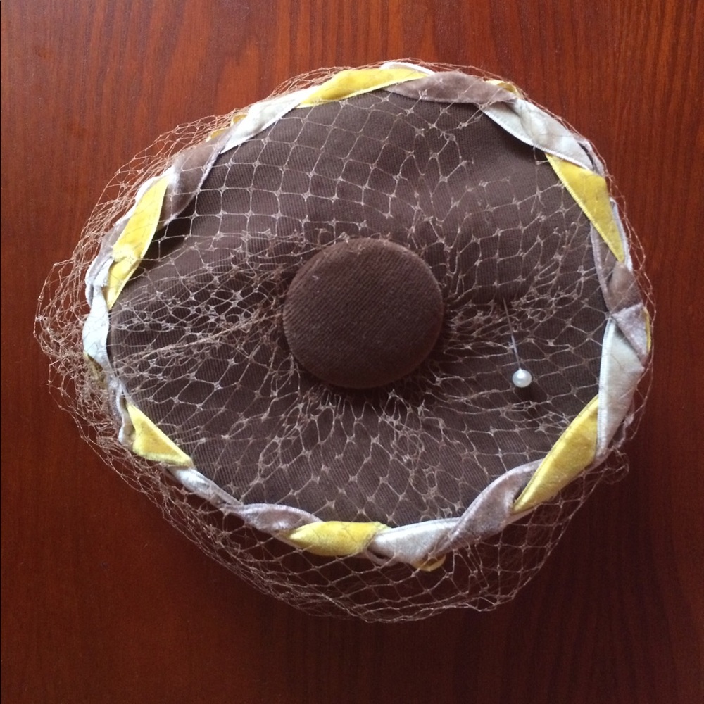 ❣️SOLD❣️Vintage Velvet Woven Hat With Netting - Picture 3 of 8