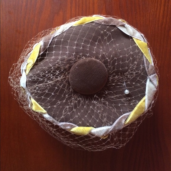 ❣️SOLD❣️Vintage Velvet Woven Hat With Netting - Picture 3 of 8