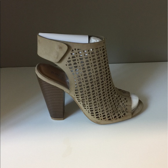 NWT Lazer cut heels - Picture 3 of 4