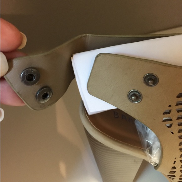 NWT Lazer cut heels - Picture 4 of 4