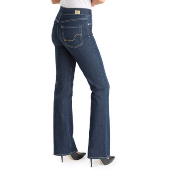 Levi's Denim - 💕Levi's💕 Totally Shaping Pull-On Bootcut