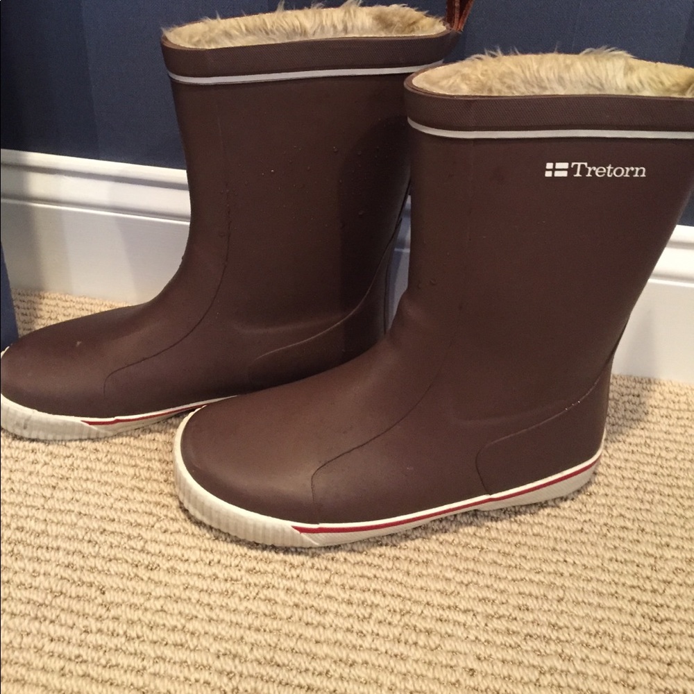 Brown fur lined Tretorn rain boots cold weather 39
