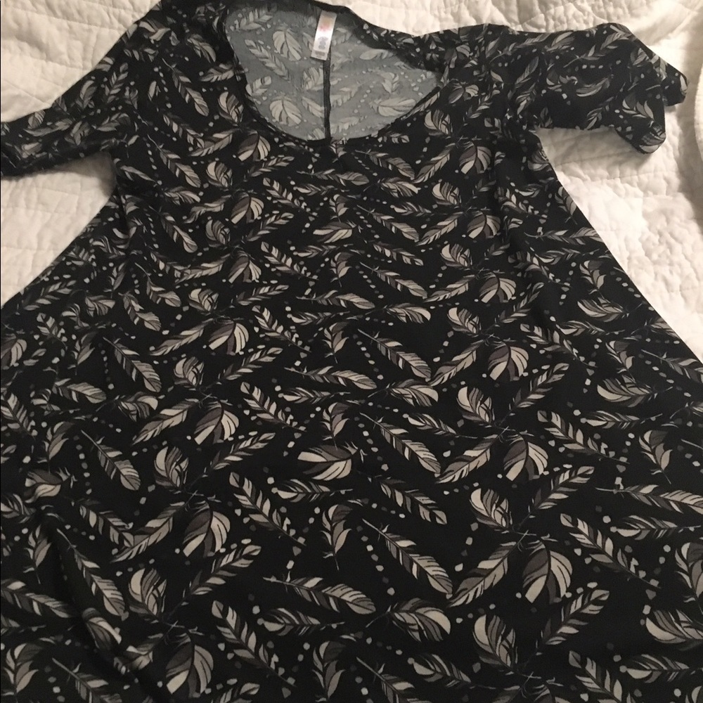 Lularoe perfect tee feathers
