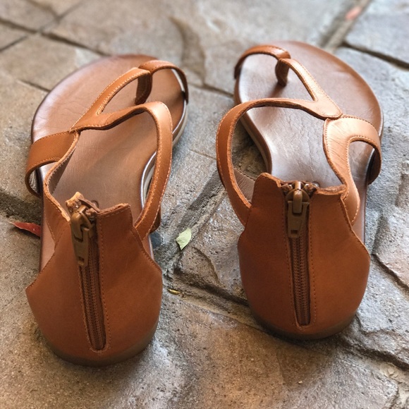 Toe Ring Free People Distressed Leather Sandal - Picture 3 of 6
