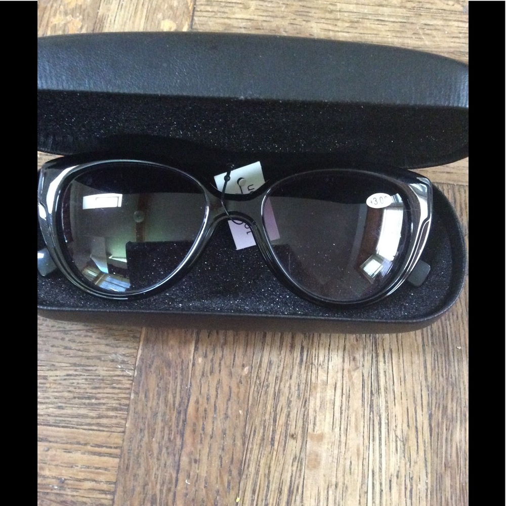 Joy Mangino reading SunGlasses  3.0 with Case New