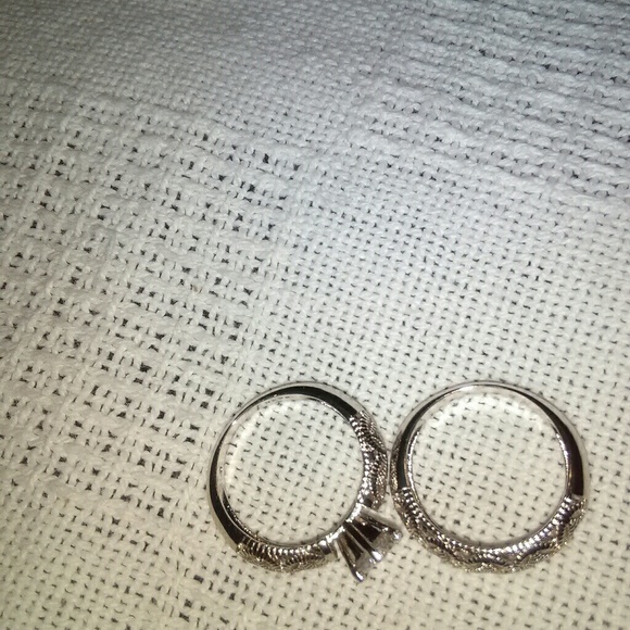 Wedding Rings - Picture 2 of 3