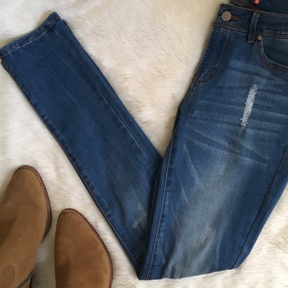 STONED • Destroyed Denim Skinny Jeans - Picture 6 of 8