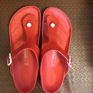 Red light weight summer sandal