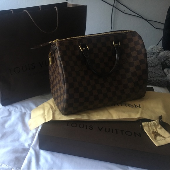 Louis Vuitton - Picture 3 of 5