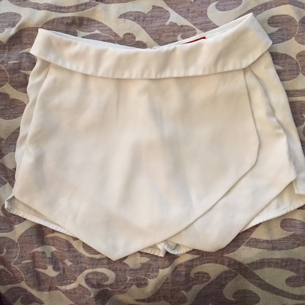 White skort (Shorts and skirt)
